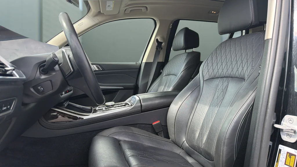 Used 2025 Black BMW xDrive40i image 19