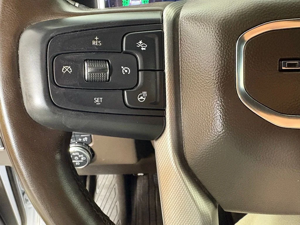 Used 2024 White GMC Denali image 33