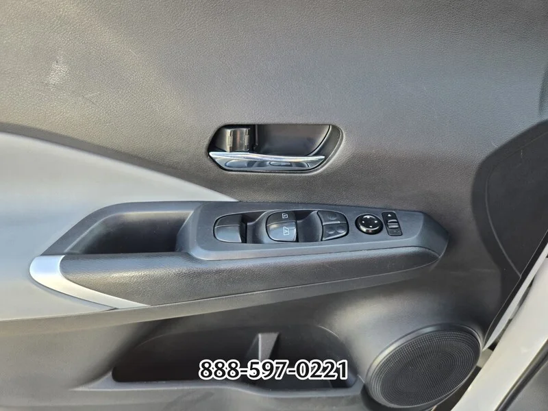 Used 2022 Aspen White NISSAN SR image 31