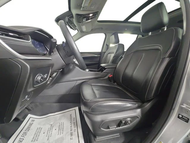 Used 2022 Silver Jeep Limited image 9