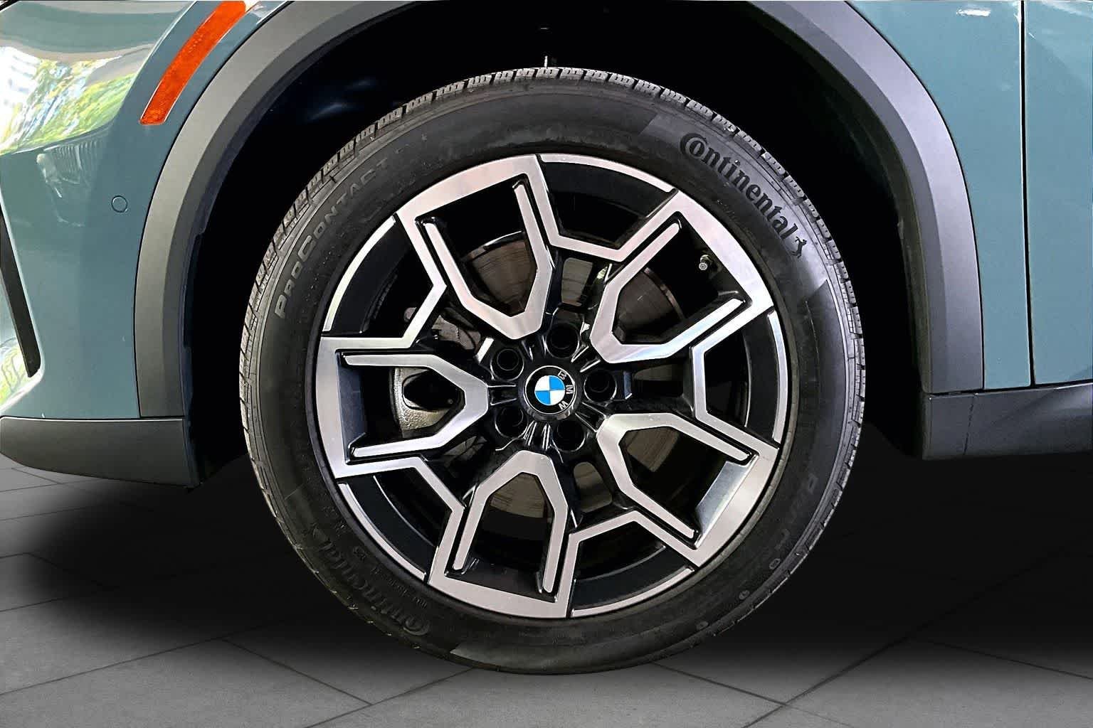 Used 2026 Cape York Green Metallic BMW xDrive28i image 10