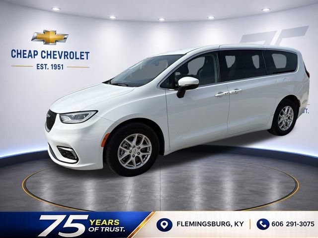 2023 Chrysler Pacifica Touring L's photo