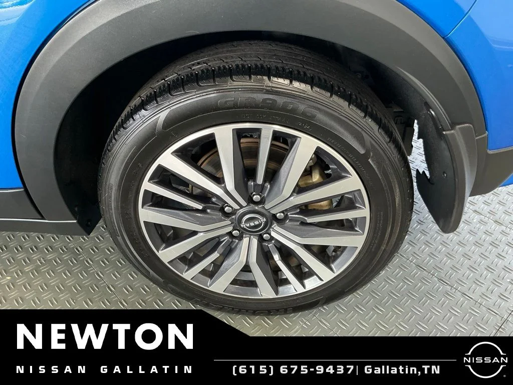 Used 2023 Electric Blue Metallic/Super Black Nissan SV image 39