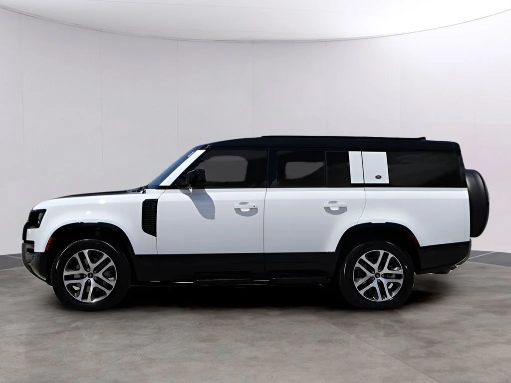 Used 2024 Fuji White Land Rover X-Dynamic SE image 4