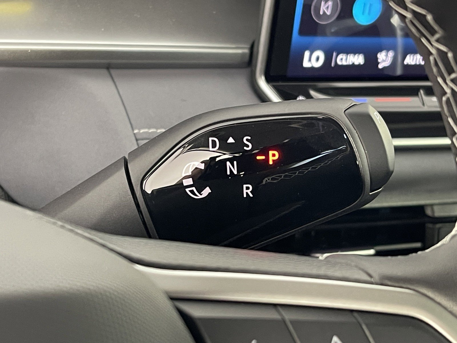 2025 Volkswagen Tiguan SE - Photo 26
