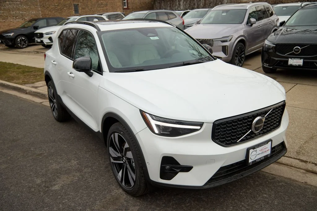 New 2026 Crystal White Volvo Plus image 4