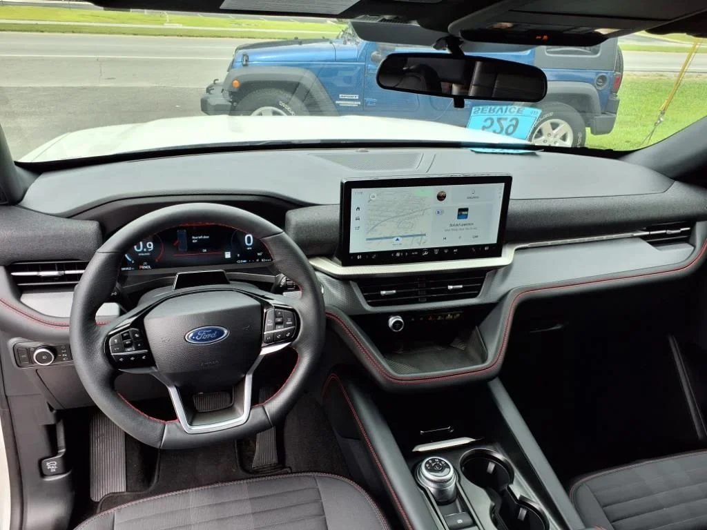 2025 Ford Explorer ST-LINE - Photo 12
