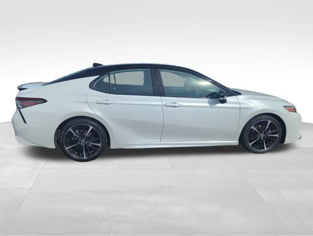 Used 2019 Off-white Toyota XSE V6 image 7