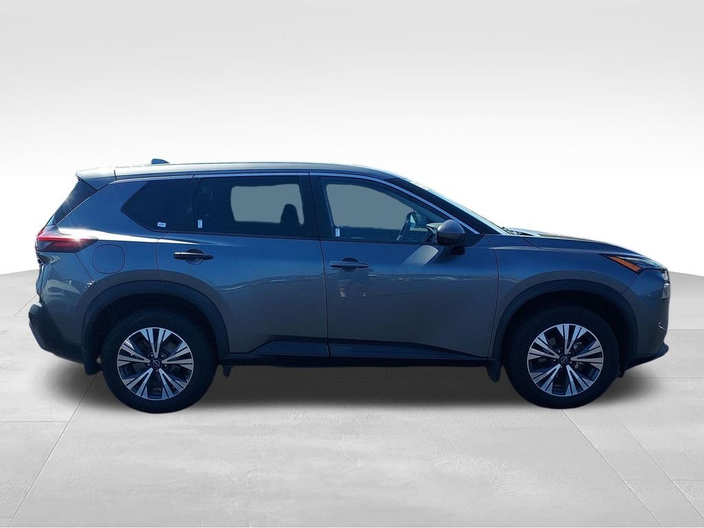 Used 2022 Gray Nissan SV image 6