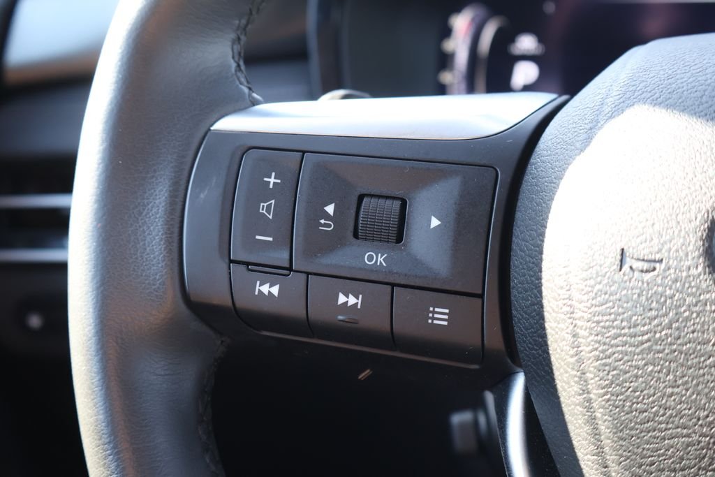 Used 2024 White INFINITI LUXE image 18