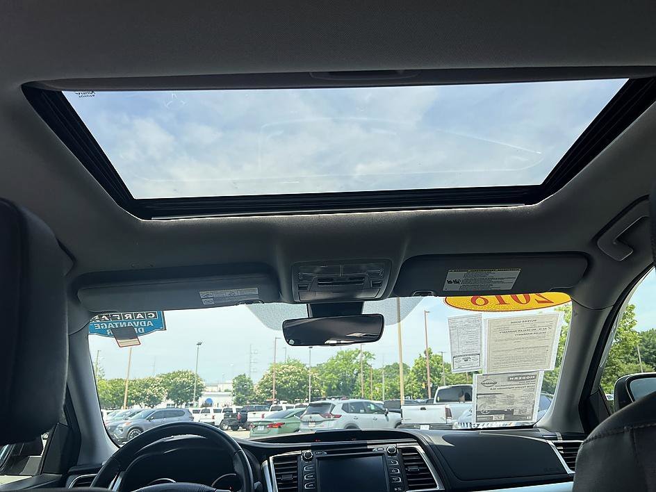 Used 2018 Celestial Silver Metallic Toyota XLE image 19