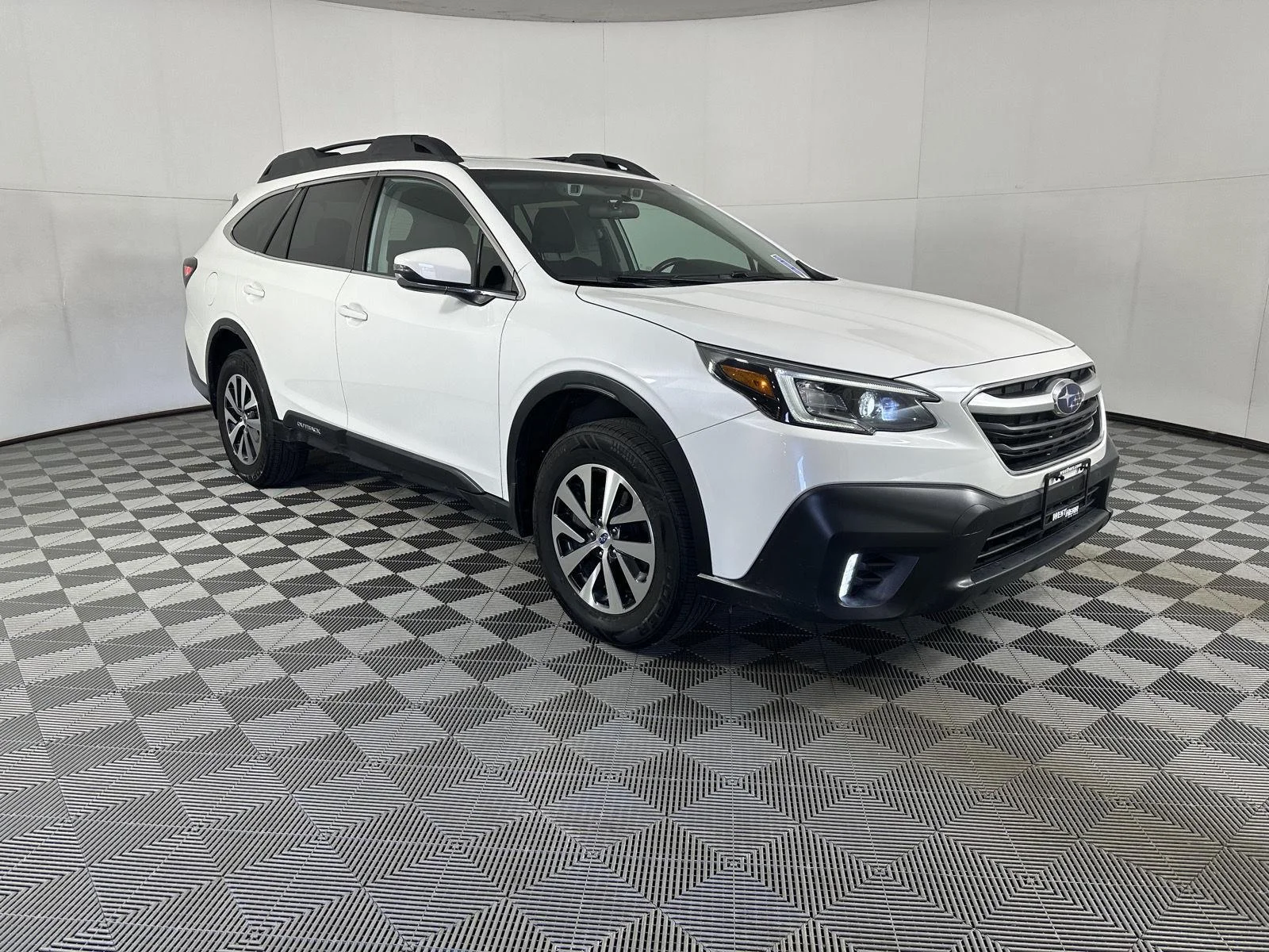 Used 2021  Subaru  image 23