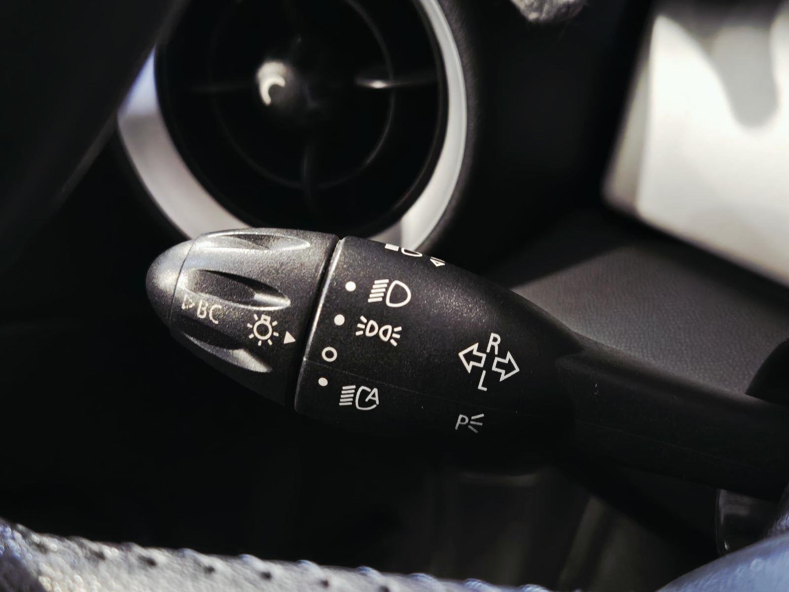 Used 2013 Reef Blue Metallic MINI CLUBVAN image 33