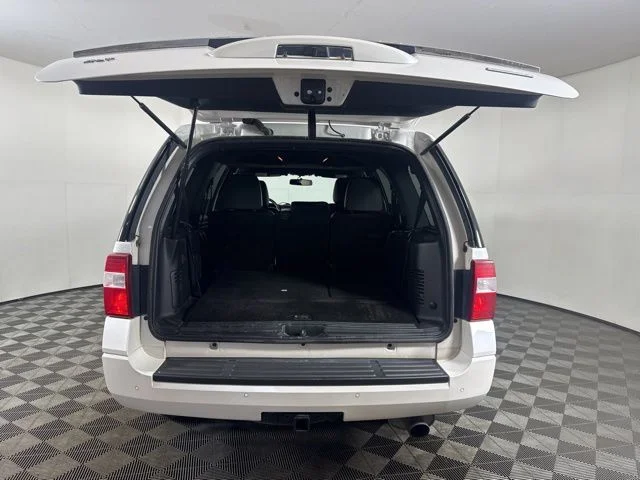 Used 2016 White Platinum Clearcoat Metallic Ford XLT image 21