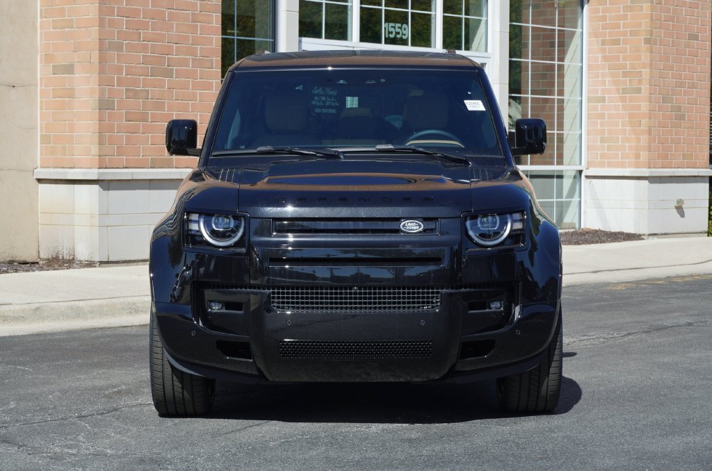 New 2026 Santorini Black Land Rover X-Dynamic SE image 4