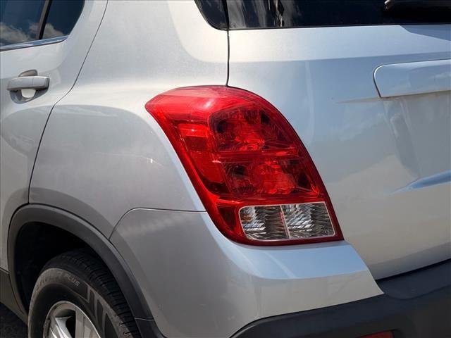 Used 2016 Silver Ice Metallic Chevrolet LT image 16