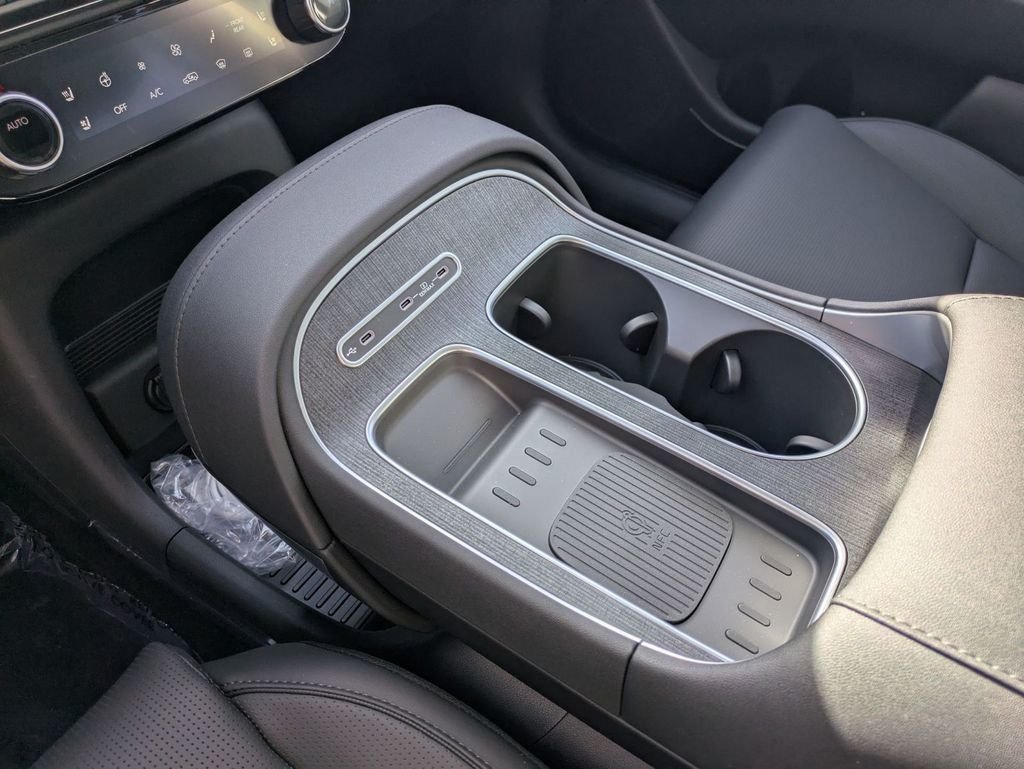 New 2026 White Hyundai SEL Premium image 22