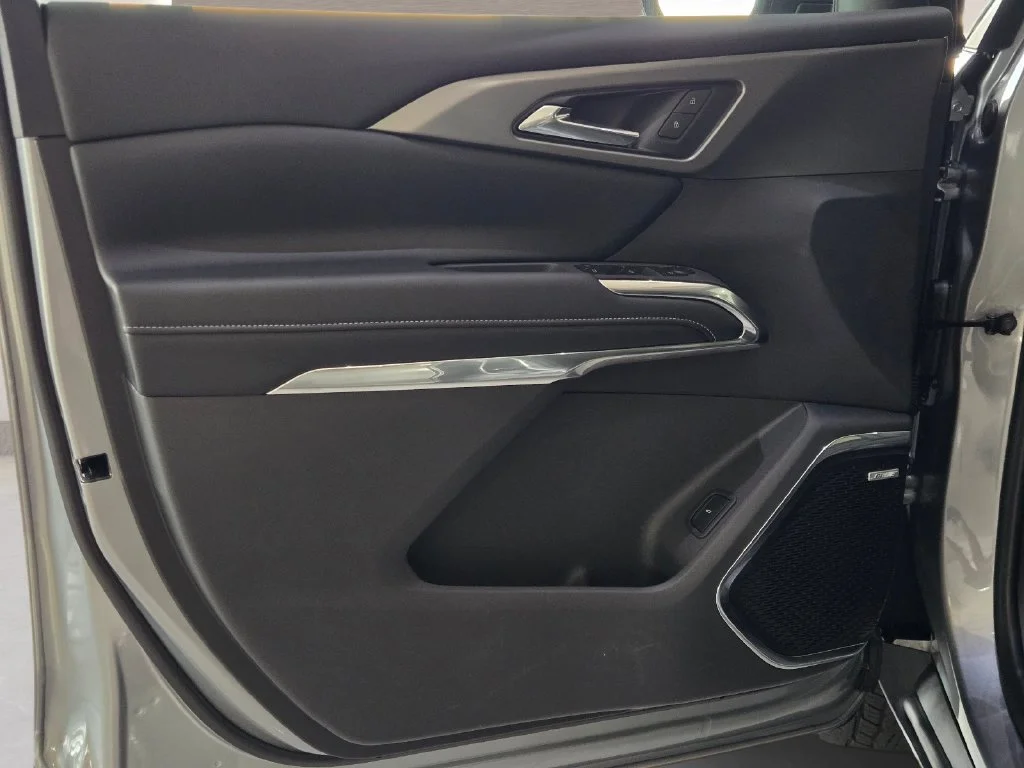 2027 Chevrolet Traverse LT - Photo 24