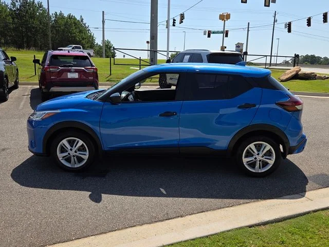 Used 2021 Blue Nissan S image 4