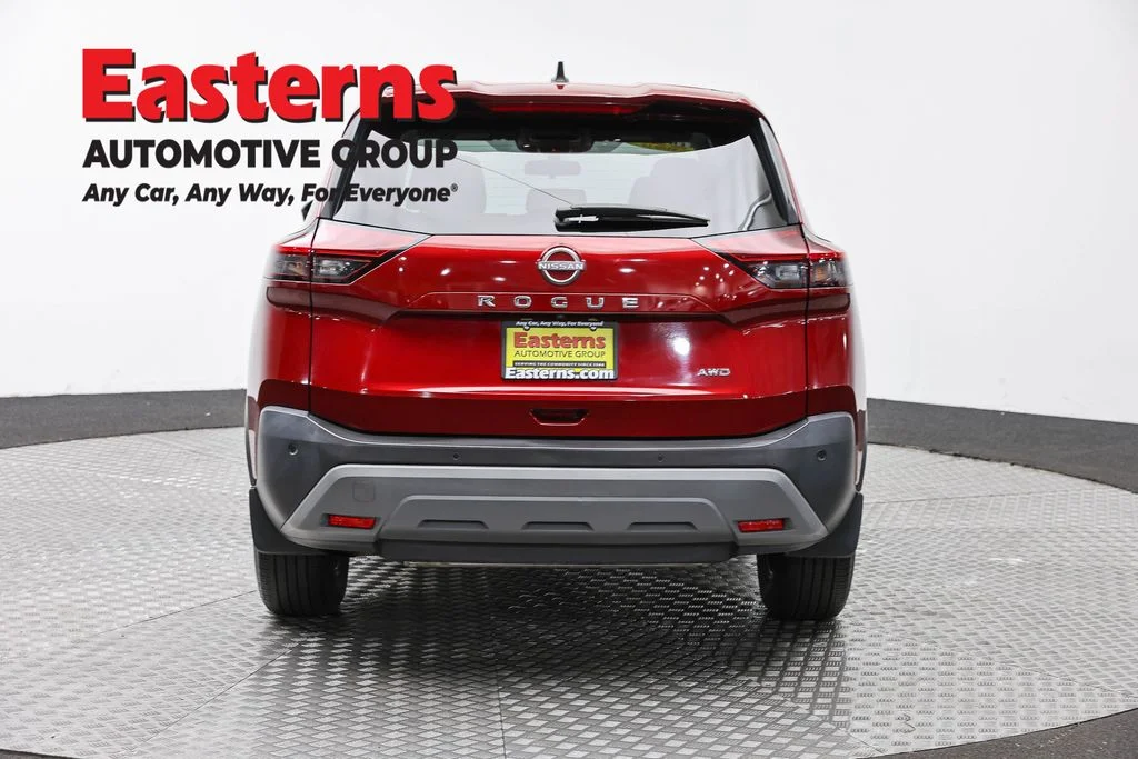 Used 2023 Red Nissan S image 6