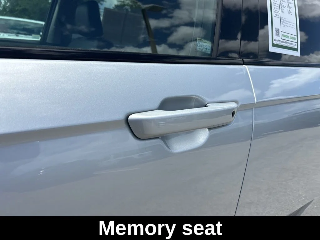 Used 2024 Silver Jeep Limited image 21