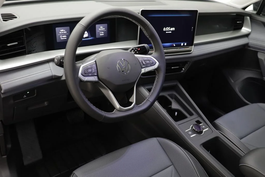 New 2026 Platinum Grey Volkswagen 2.0T SE image 7