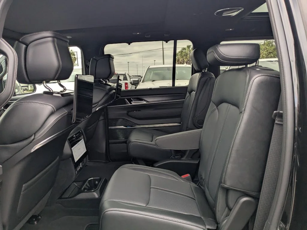 New 2026 High Gloss Black Exterior Paint Jeep Summit Obsidian image 14
