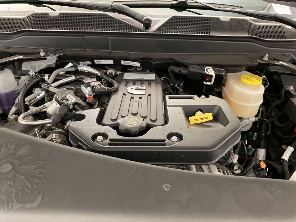 New 2026 Silver-Zynith Exterior Paint RAM Laramie image 23