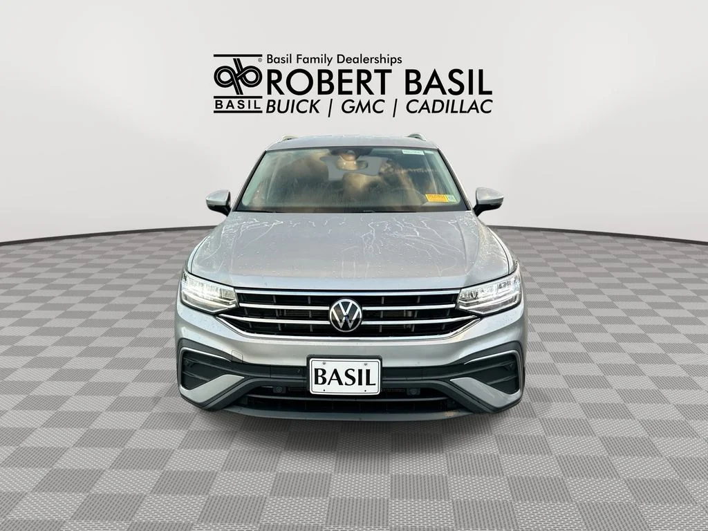 Used 2023 Silver Volkswagen 2.0T SE image 3
