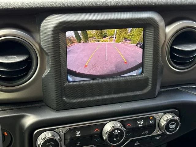 Used 2023 Punkn Metallic Clearcoat Jeep Sport S image 26