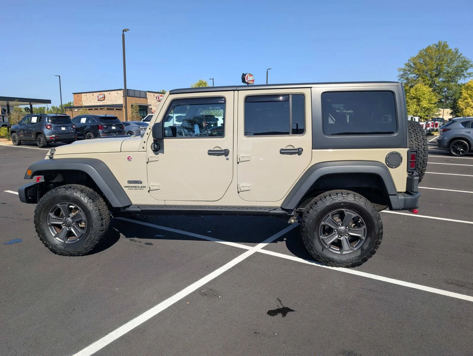 Used 2017 Beige Jeep Rubicon Recon 4x4 image 10