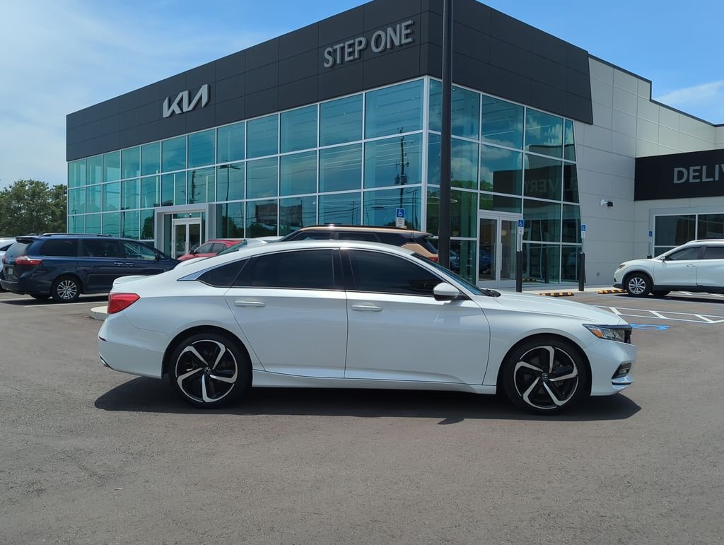 Used 2018  Honda Sport image 8