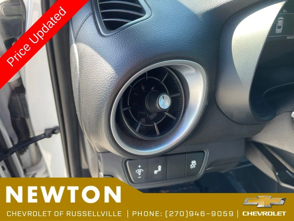 Used 2023 White Kia GT-Line image 7