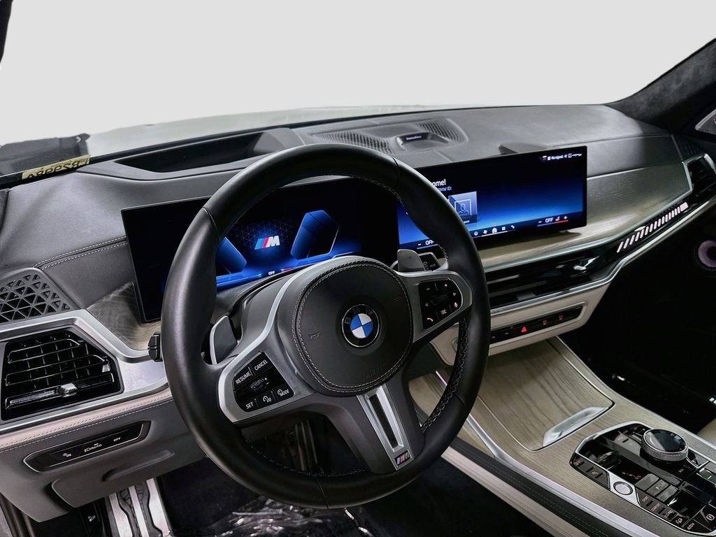 Used 2026 Black BMW M60i image 4