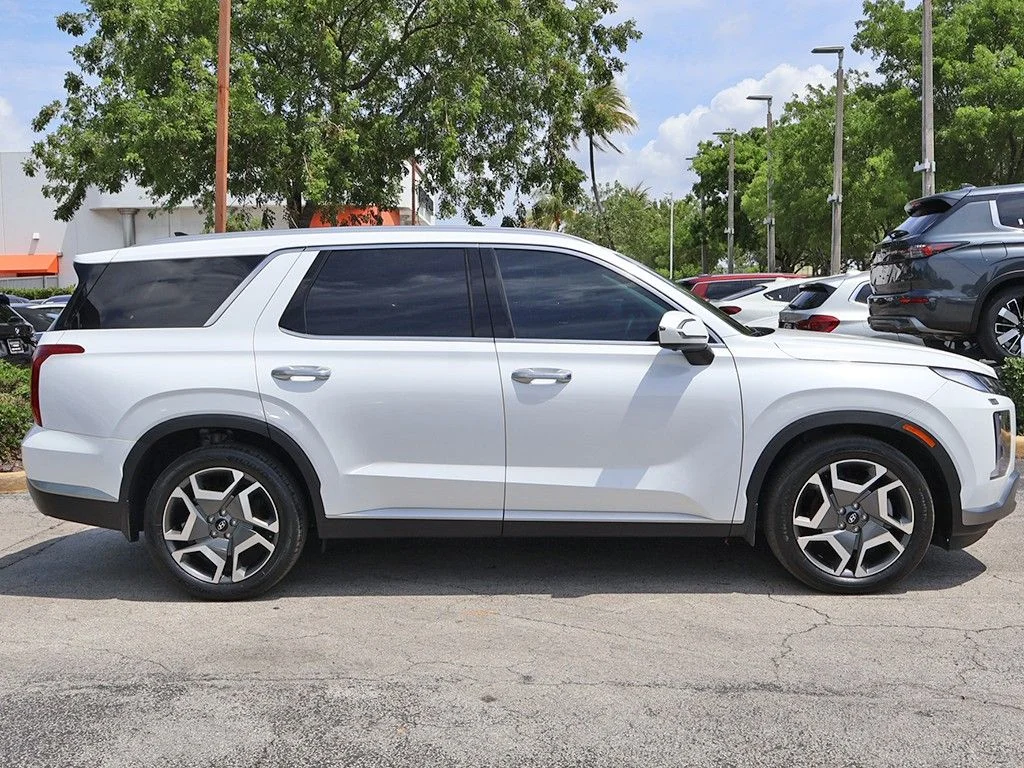 Used 2024 White Hyundai SEL image 19