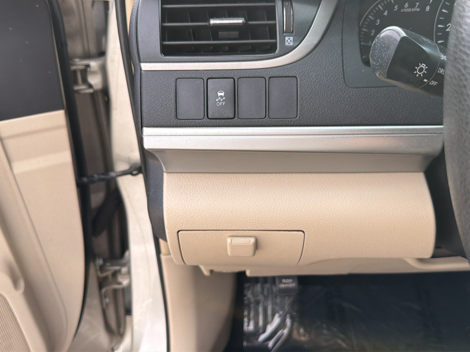Used 2014 Creme Brulee Toyota L image 19