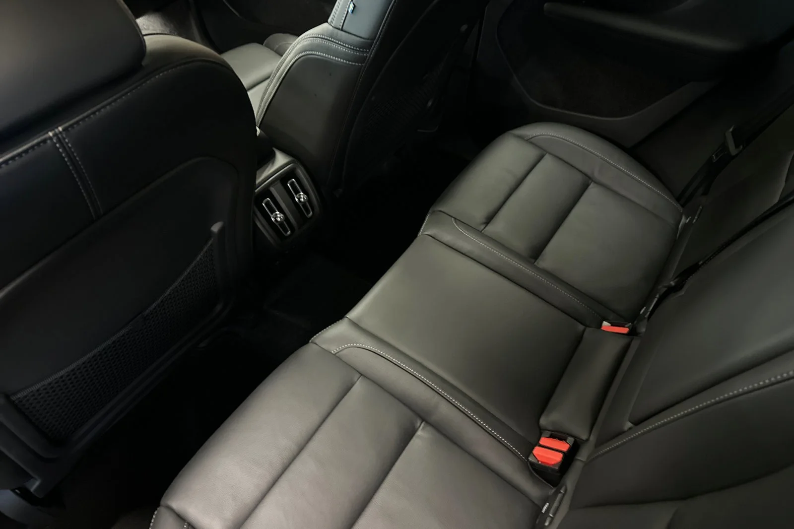 2026 Volvo XC40 Ultra - Photo 9