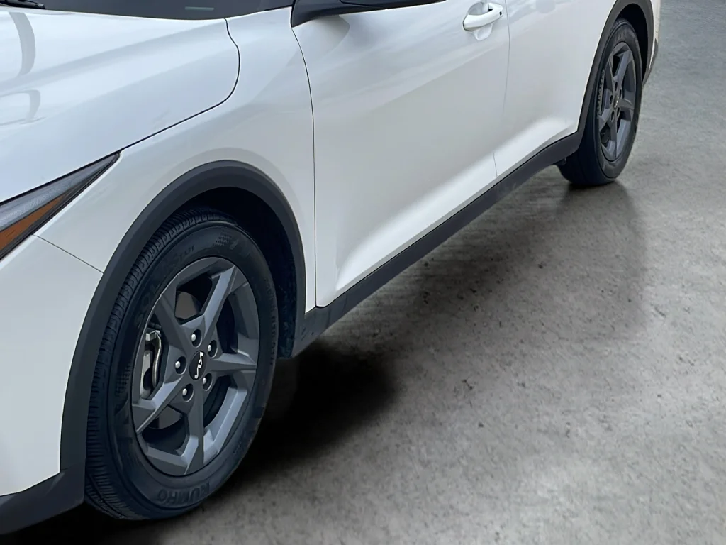 Used 2025 White Kia LXS image 43