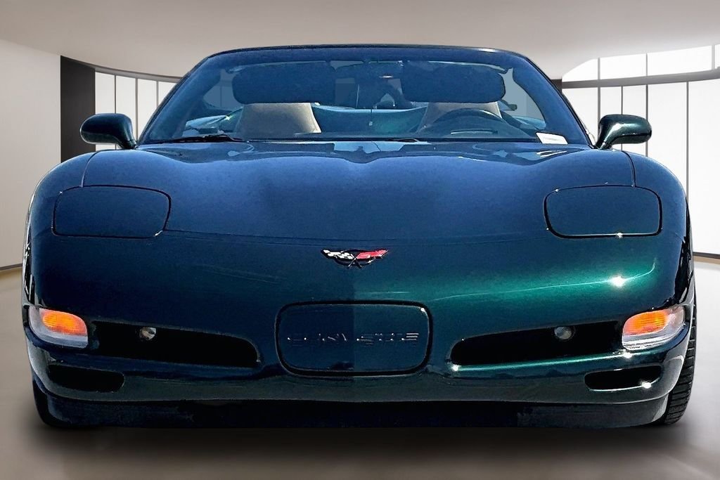 Used 2000 Dark Bowling Green Metallic Chevrolet Base image 2