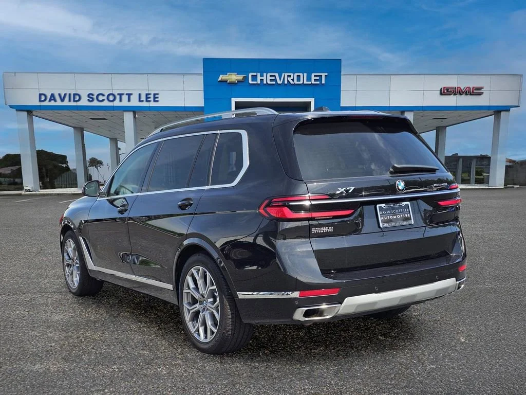 Used 2025 Blue BMW xDrive40i image 12