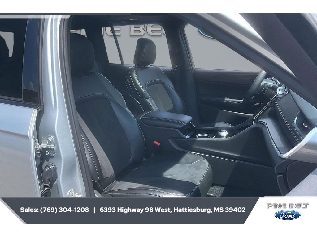 Used 2023 Silver Zynith Jeep Altitude image 6