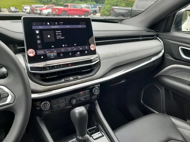 Used 2024 White Jeep Latitude image 20