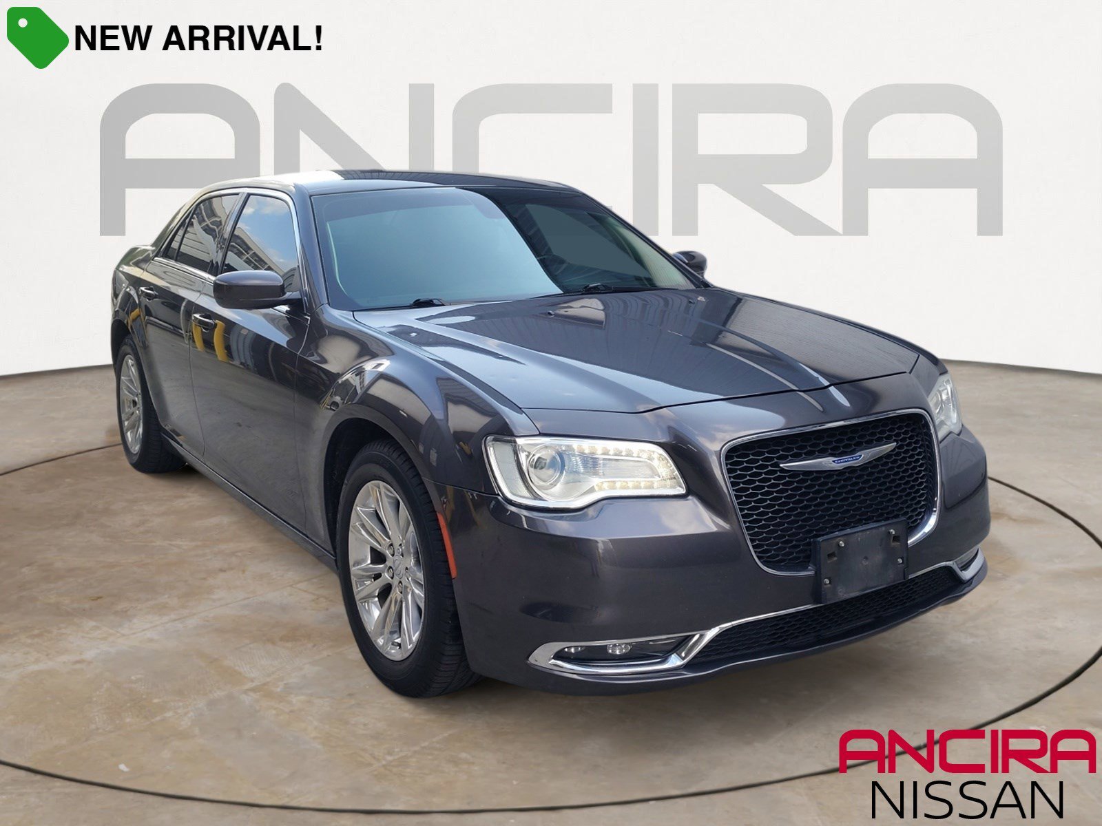 2018 Chrysler 300 Touring's photo
