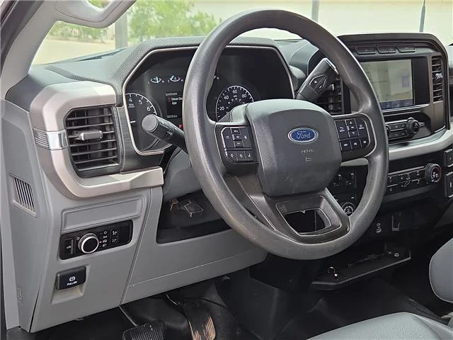 Used 2023 Oxford White Ford XL 4x4 SuperCrew Cab 5.5 ft. box 145 in. WB image 14
