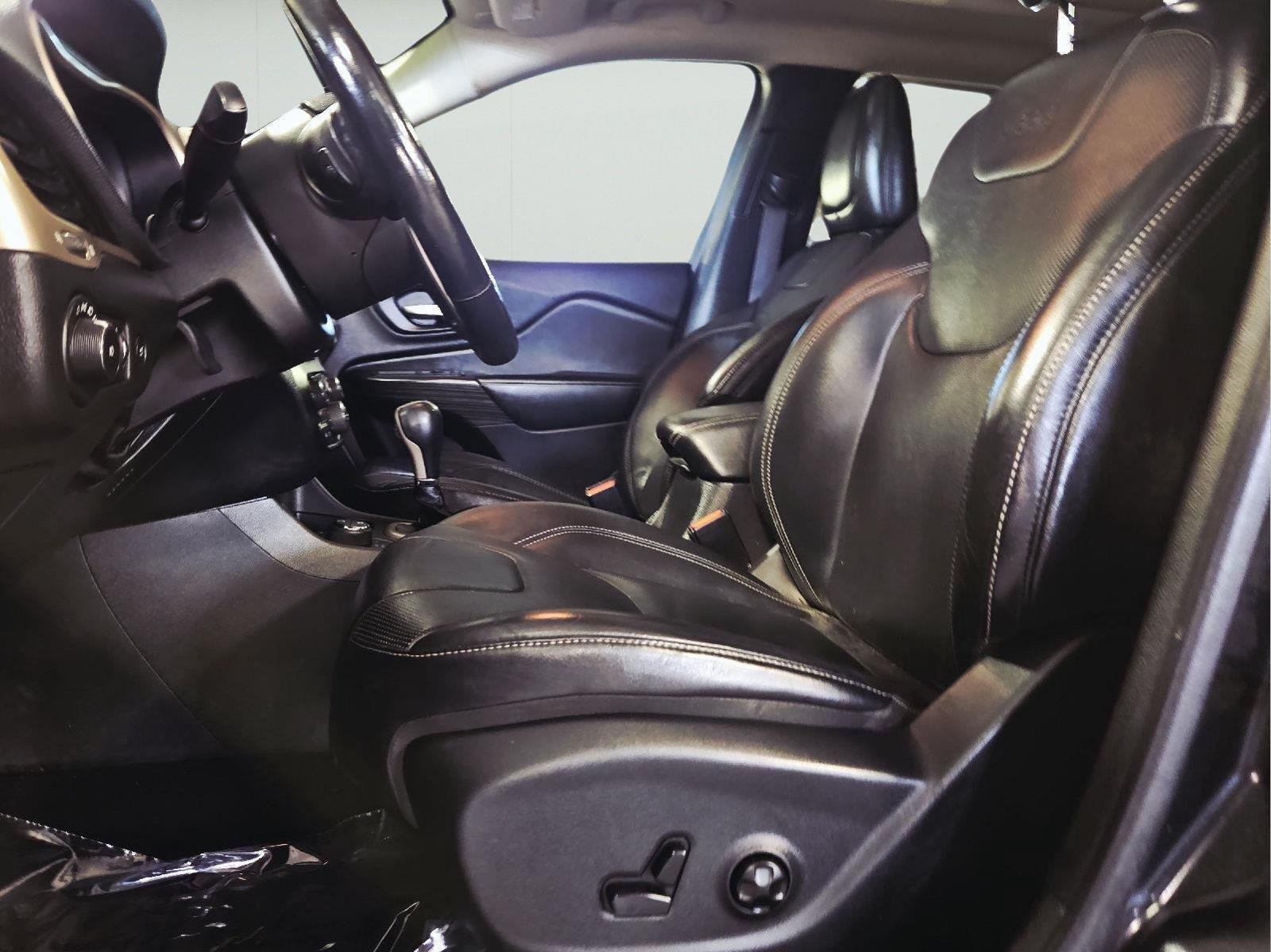 Used 2014 Brilliant Black Crystal Pearlcoat Jeep Limited image 23
