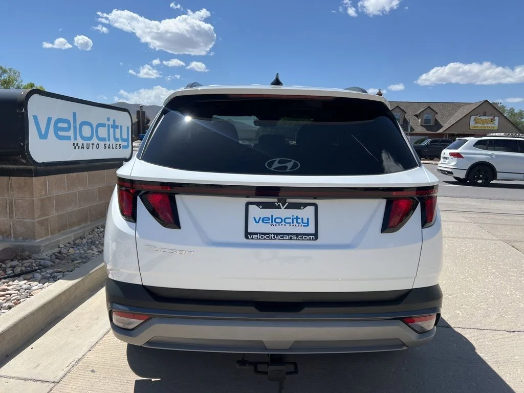 Used 2025 White Hyundai SEL image 5
