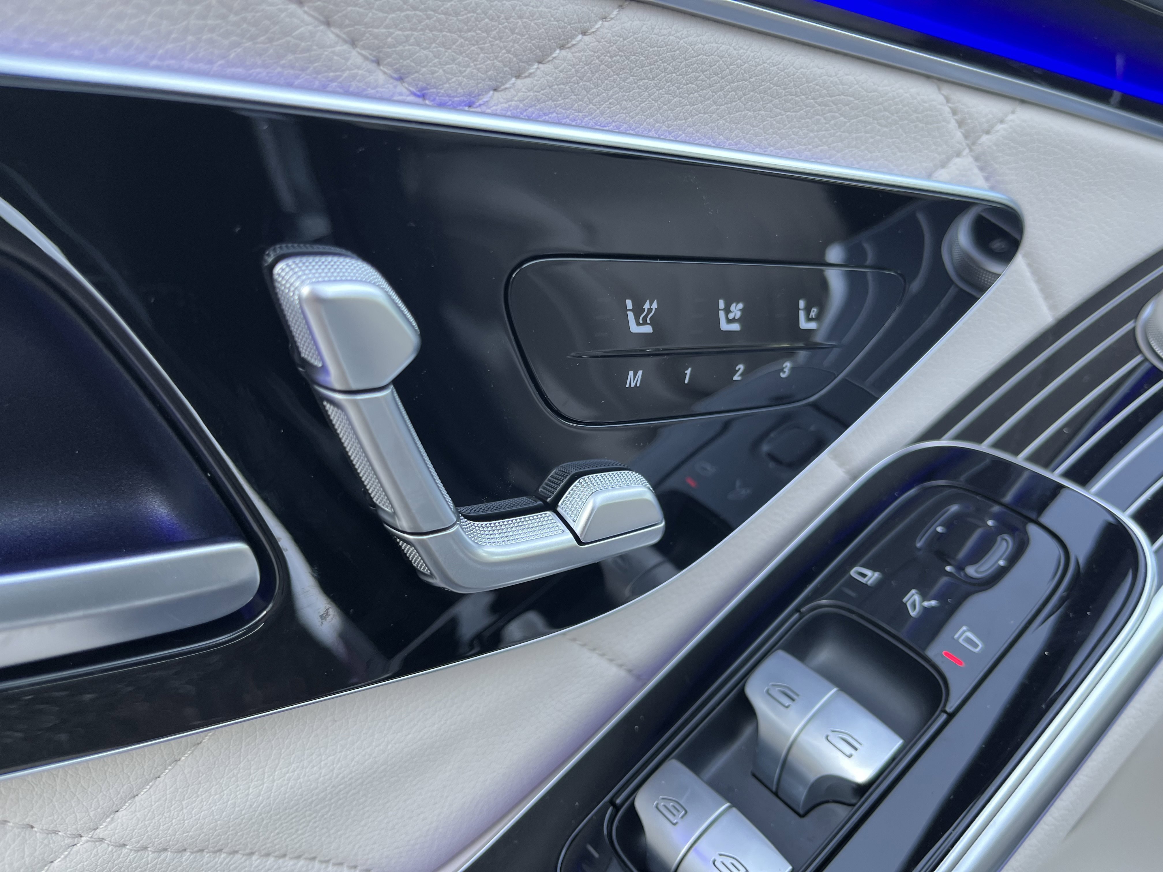 New 2026 Black Mercedes-Benz S 580e image 14