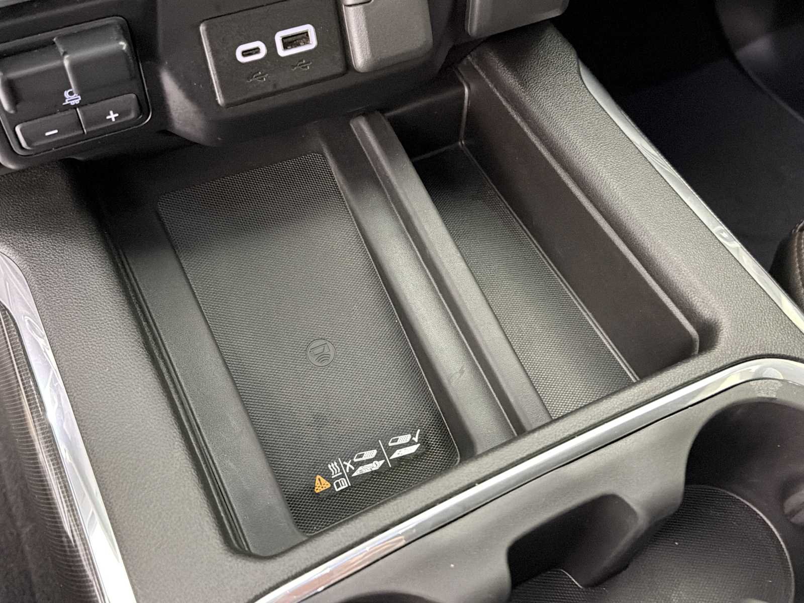 Used 2023 Summit White GMC AT4 image 32
