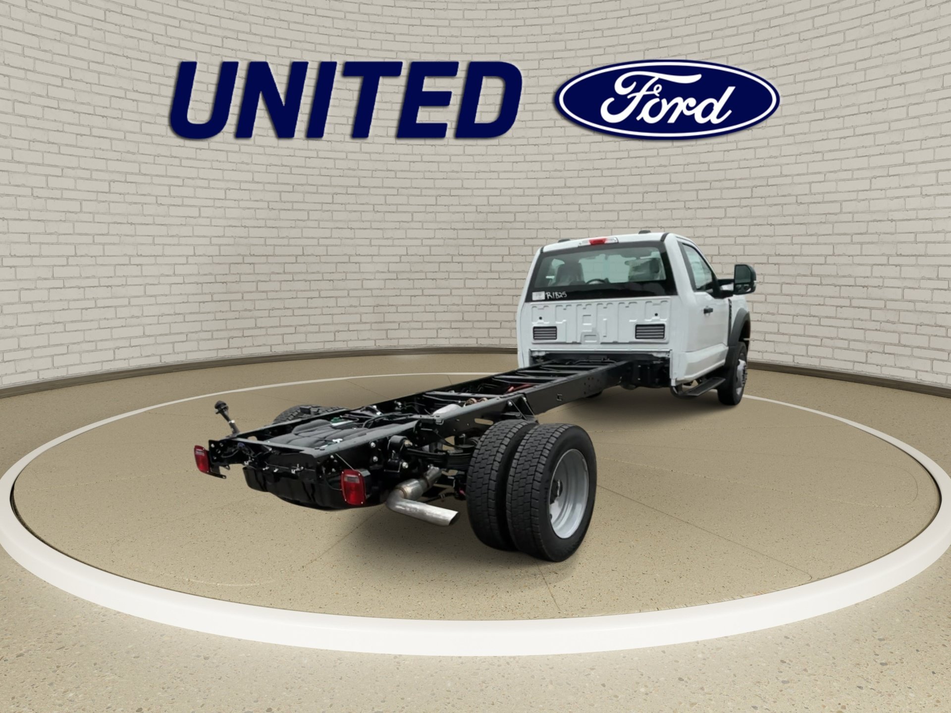New 2026 Oxford White Ford F-550® XL image 9