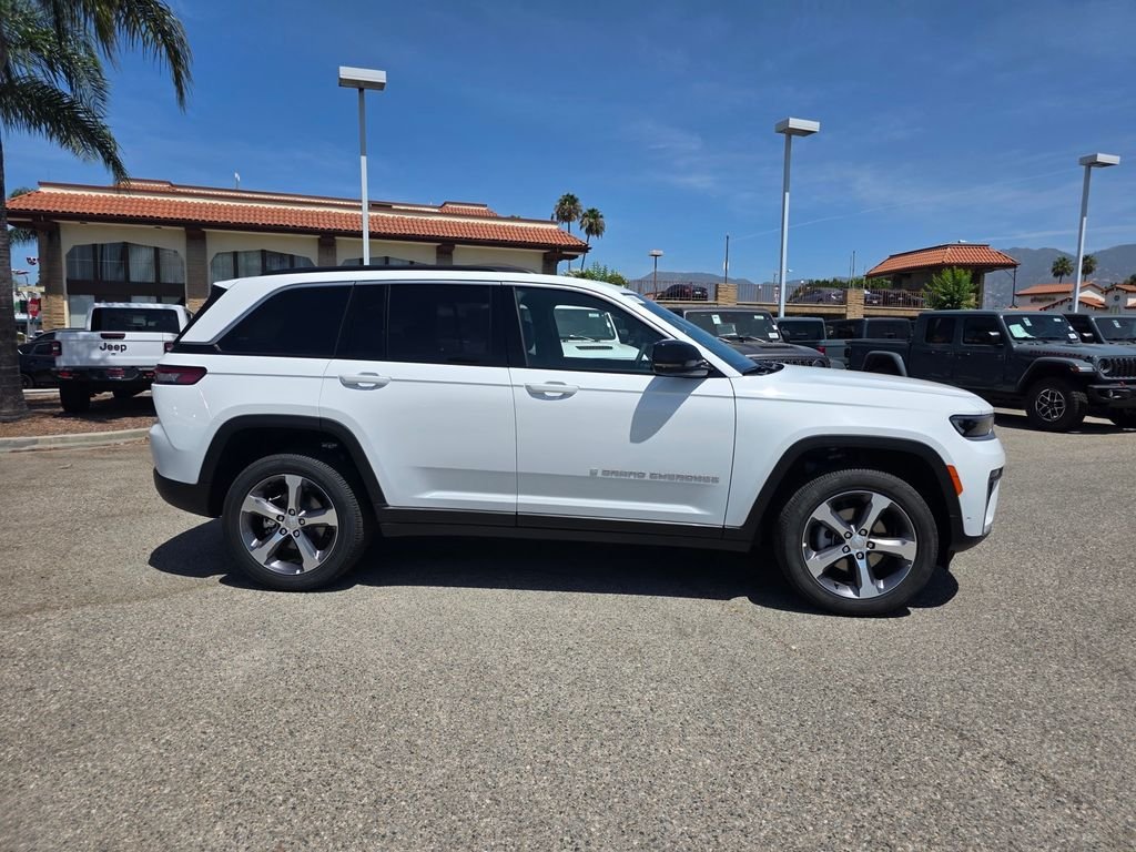 New 2026 Bright White Clear-Coat Exterior Paint Jeep Limited image 3